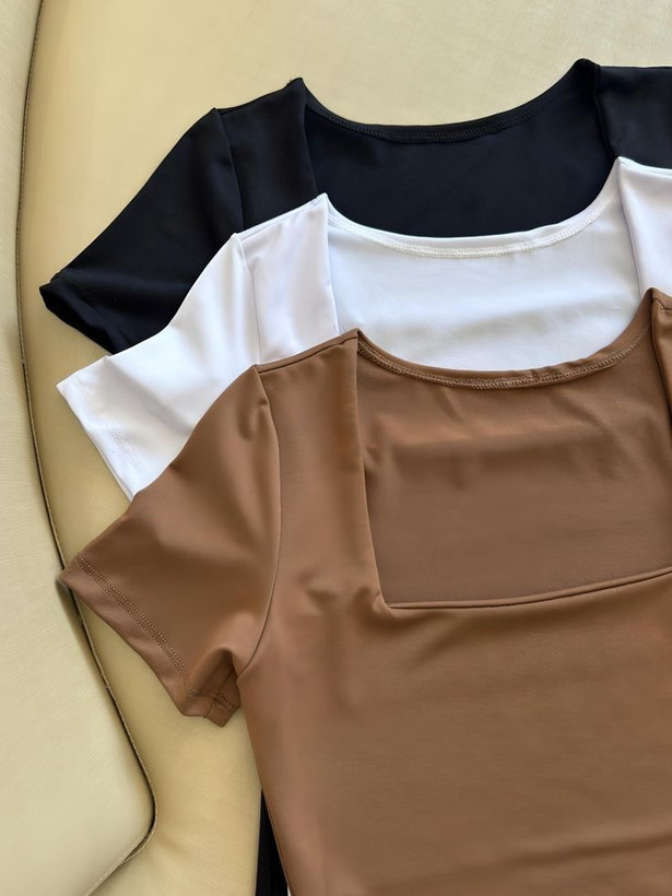 کراپ تیشرت بیسیک یقه خشتی لاکرا